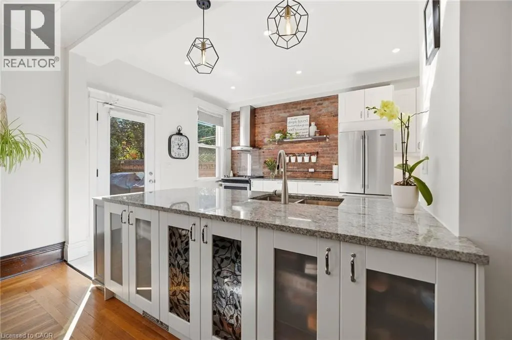 35 FAIRLEIGH Avenue S