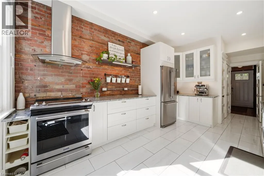 35 FAIRLEIGH Avenue S