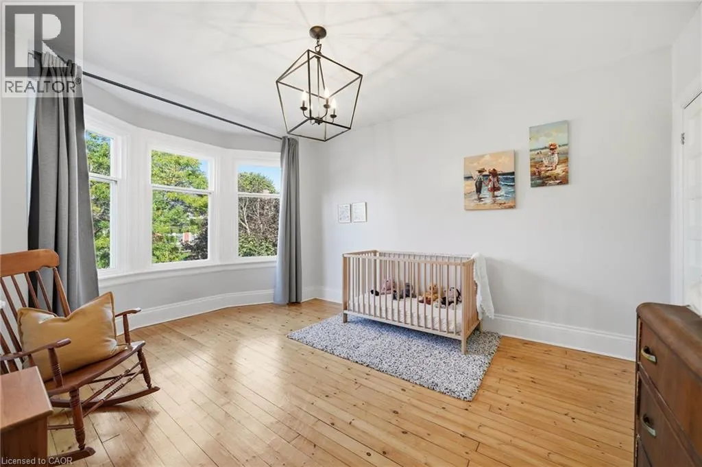 35 FAIRLEIGH Avenue S