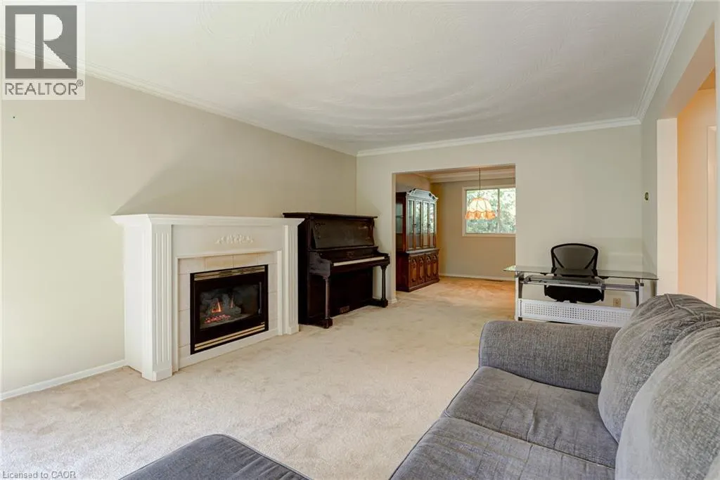 8 BONNYLYN Drive