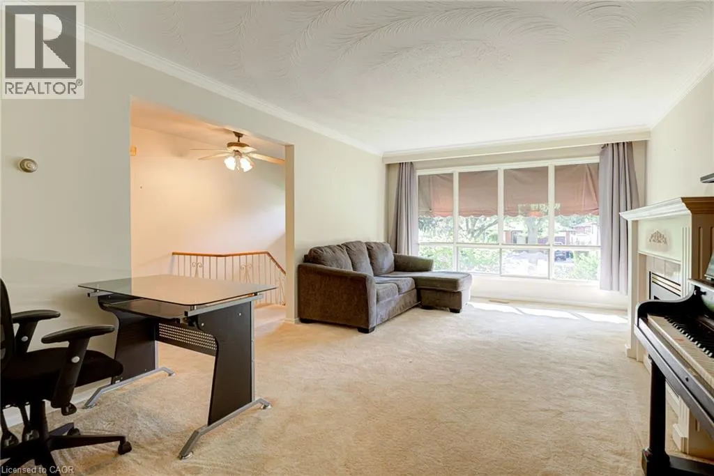 8 BONNYLYN Drive