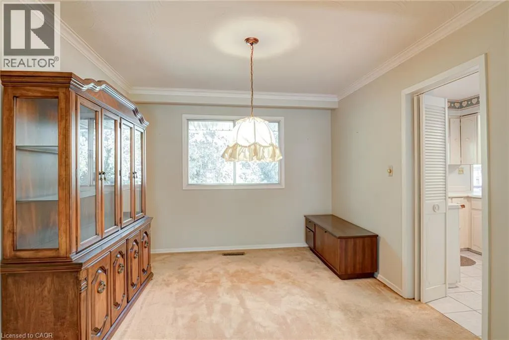 8 BONNYLYN Drive