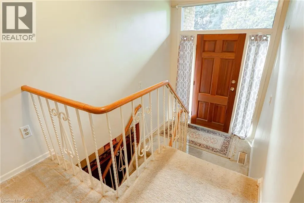 8 BONNYLYN Drive