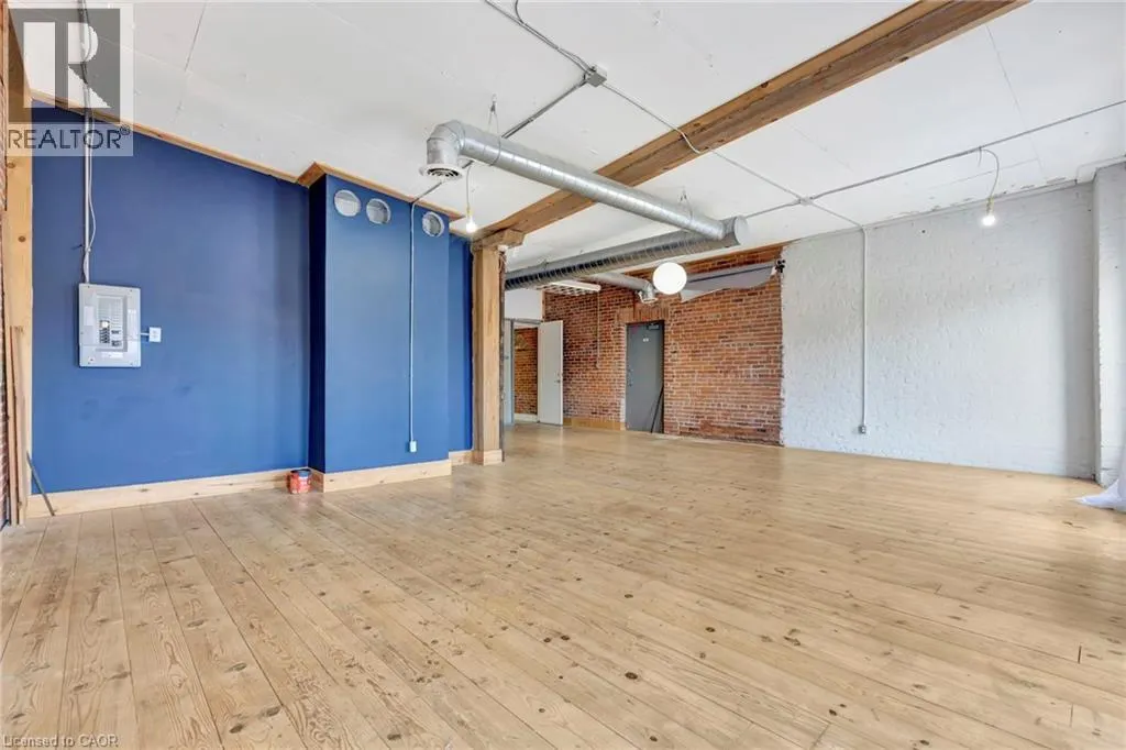 380 KING Street E
