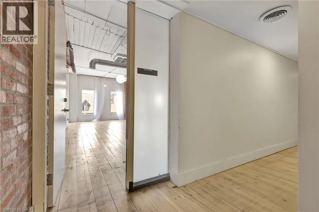 380 KING Street E