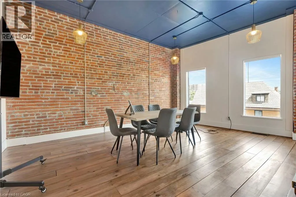 380 KING Street E