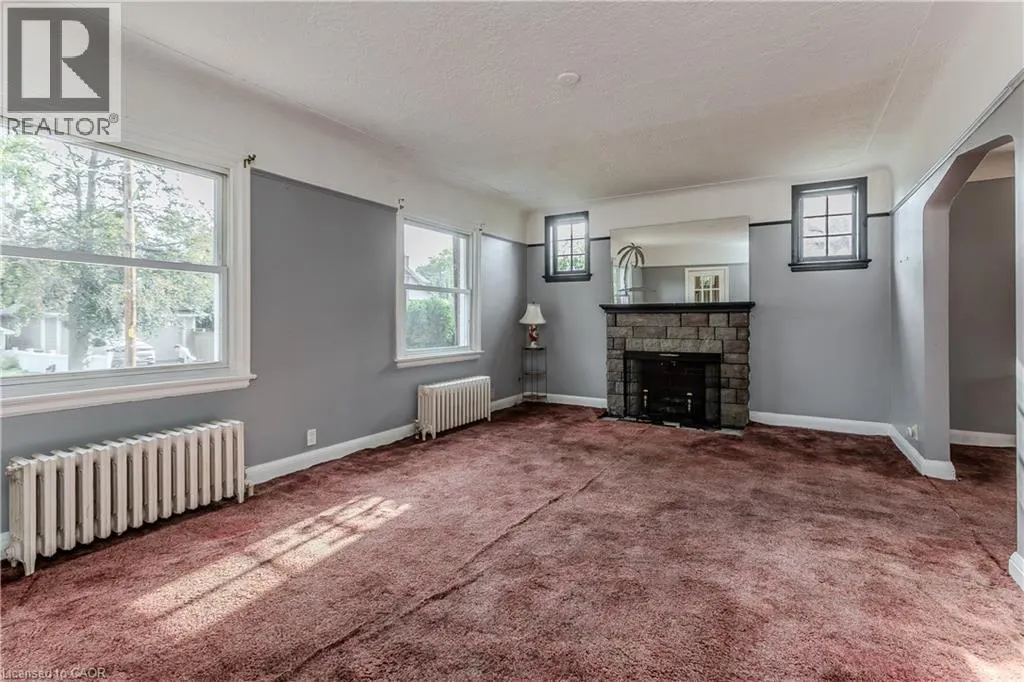 2104 EMERALD Crescent