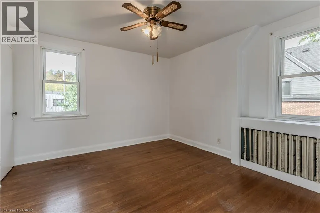 2104 EMERALD Crescent