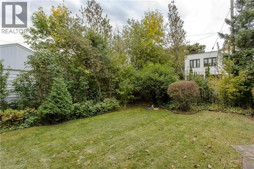 2104 EMERALD Crescent