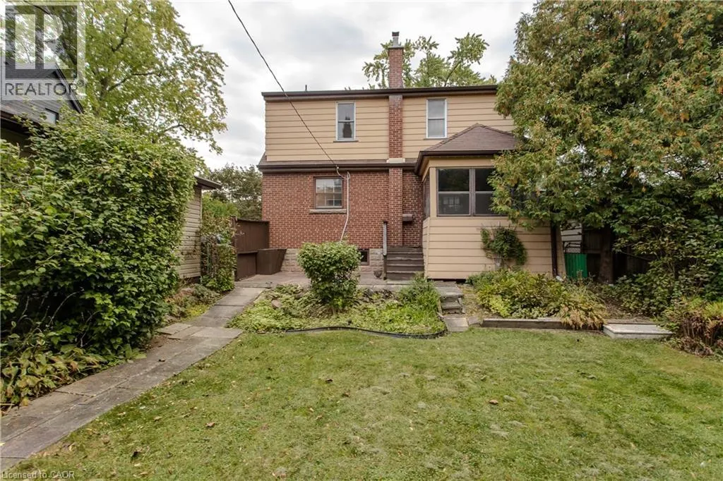2104 EMERALD Crescent