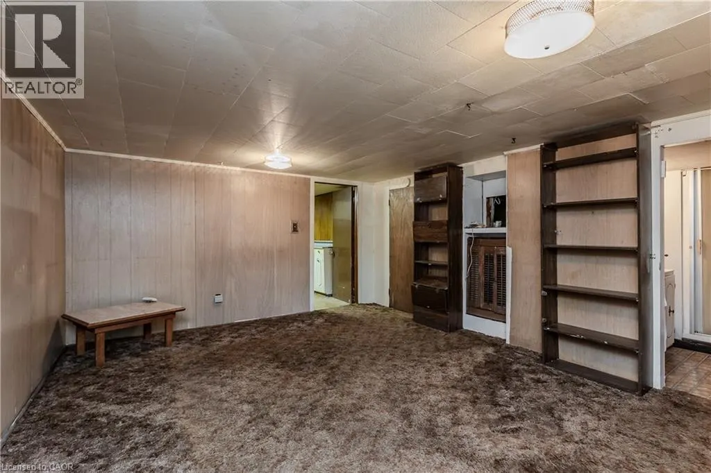2104 EMERALD Crescent