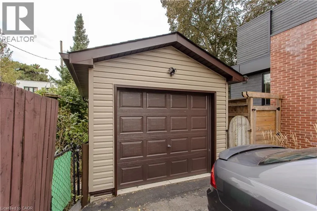 2104 EMERALD Crescent