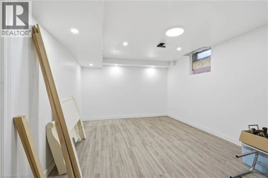 400 STONEHENGE Drive Unit# 8 #8