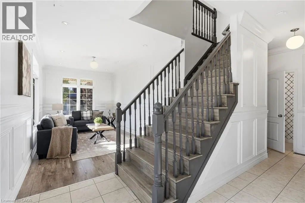 400 STONEHENGE Drive Unit# 8 #8