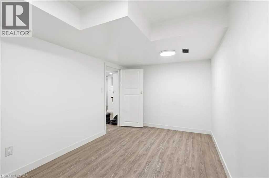 400 STONEHENGE Drive Unit# 8 #8