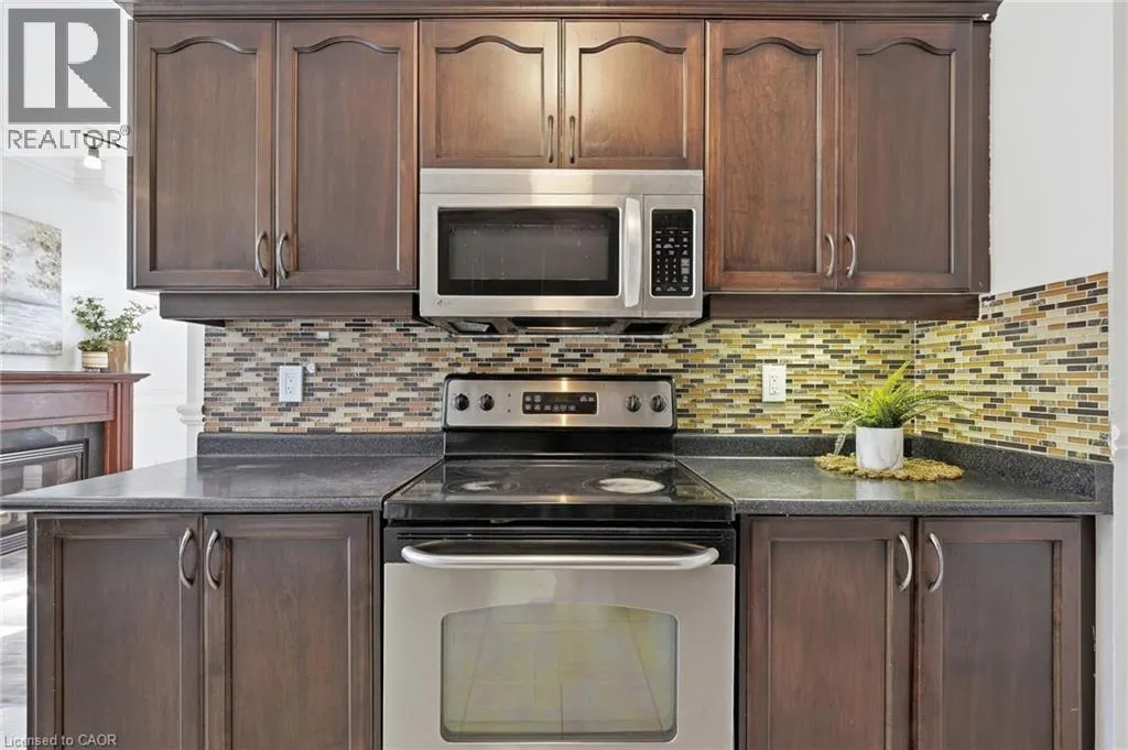 400 STONEHENGE Drive Unit# 8 #8