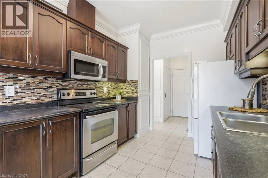 400 STONEHENGE Drive Unit# 8 #8