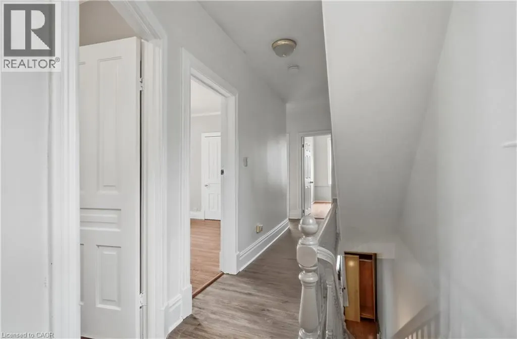 418 MAIN Street W