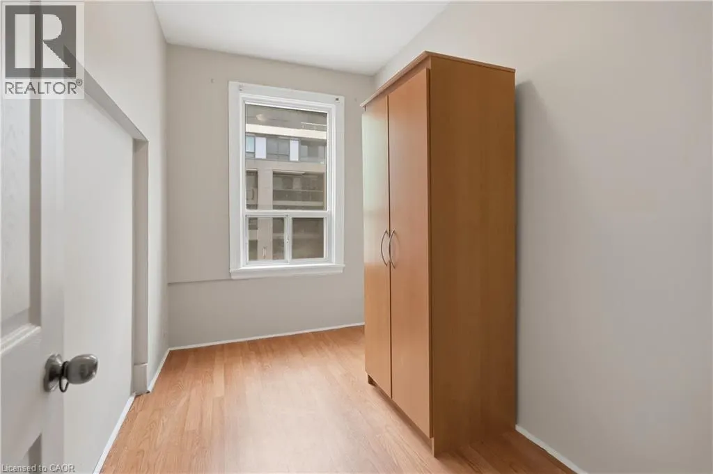 418 MAIN Street W