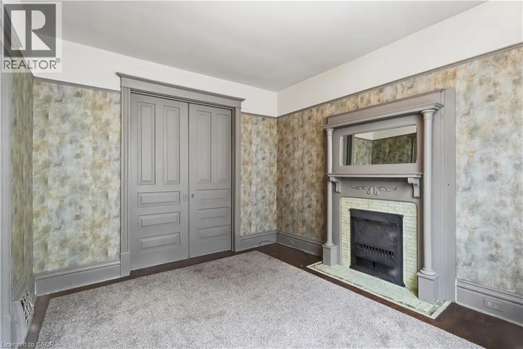 418 MAIN Street W