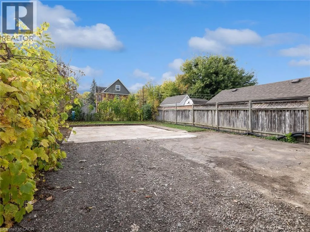 7 MAITLAND Street Unit# UPPER #UPPER