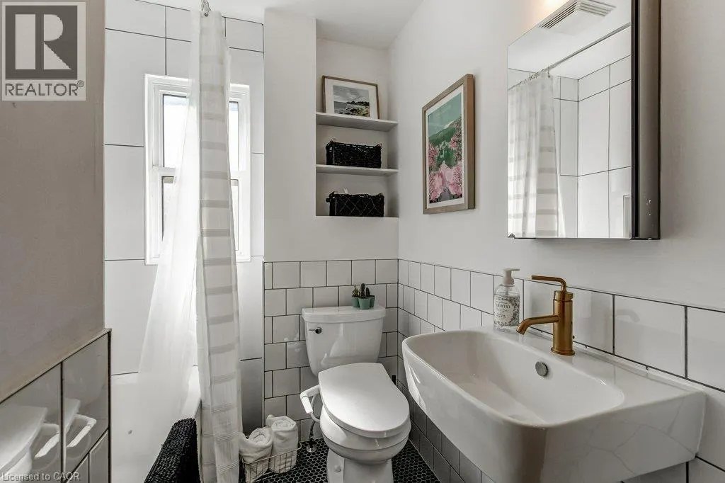 43 ROSSLYN Avenue S