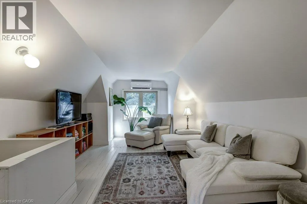43 ROSSLYN Avenue S