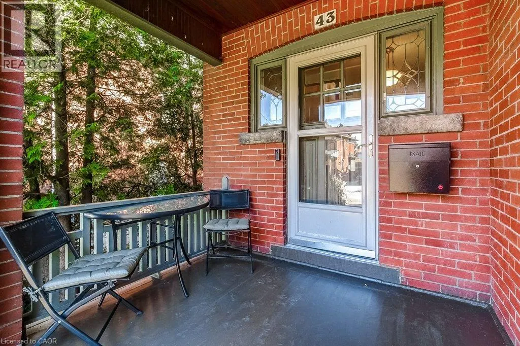 43 ROSSLYN Avenue S