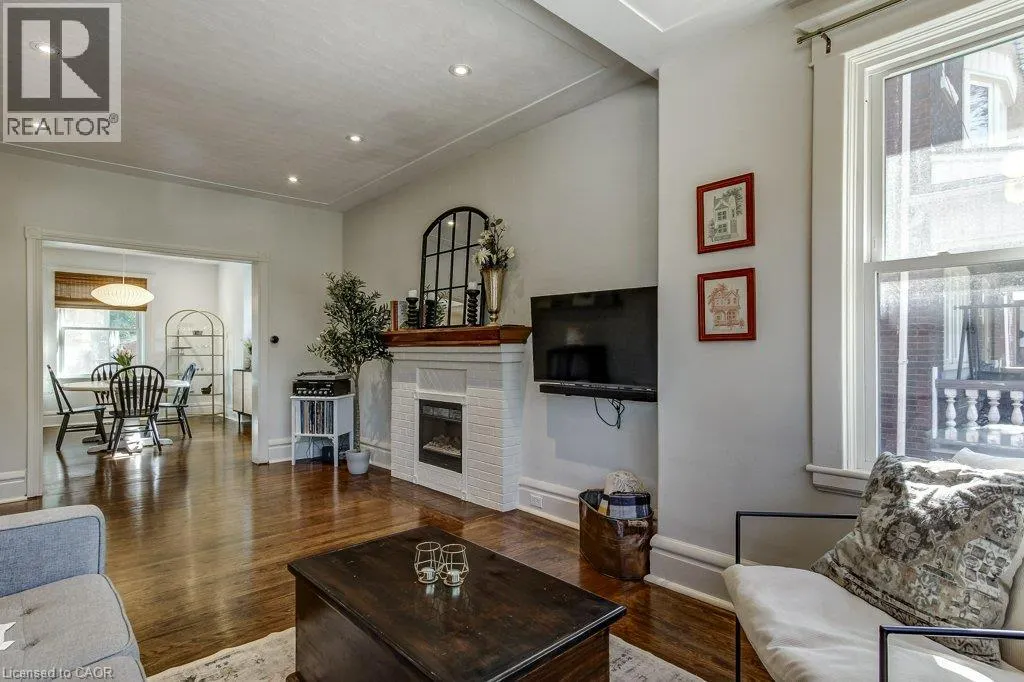 43 ROSSLYN Avenue S