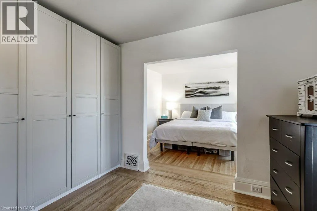 43 ROSSLYN Avenue S