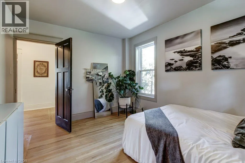 43 ROSSLYN Avenue S