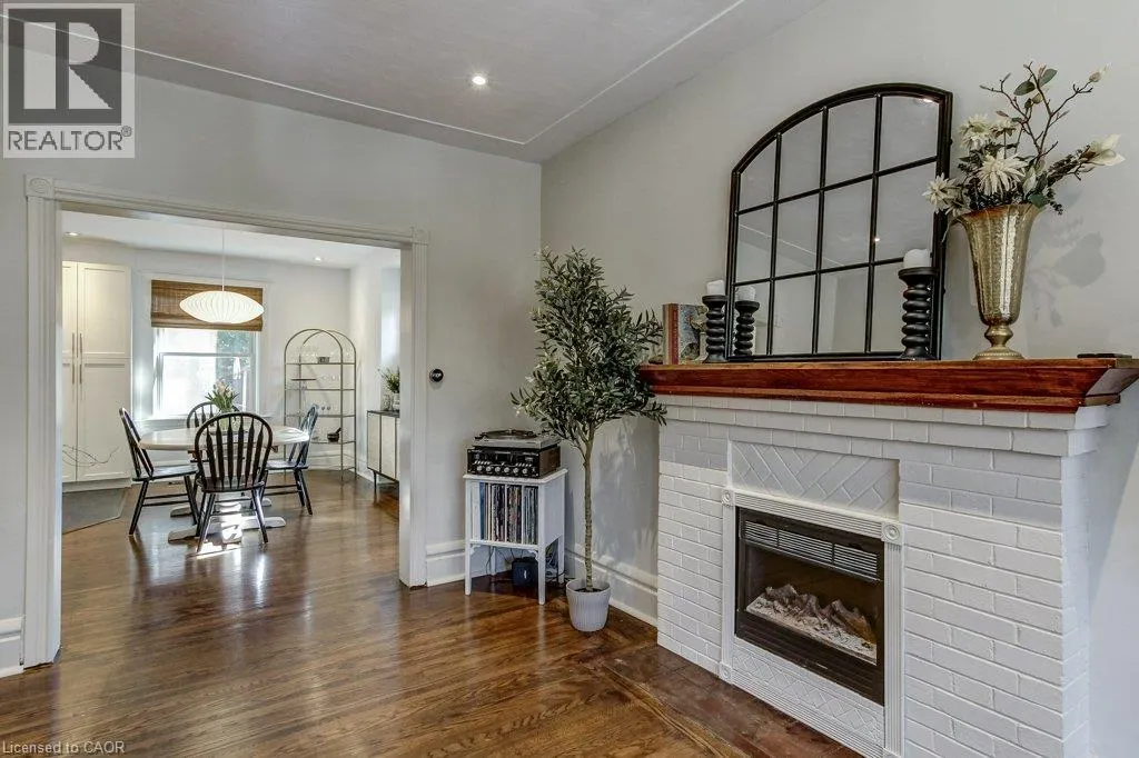 43 ROSSLYN Avenue S