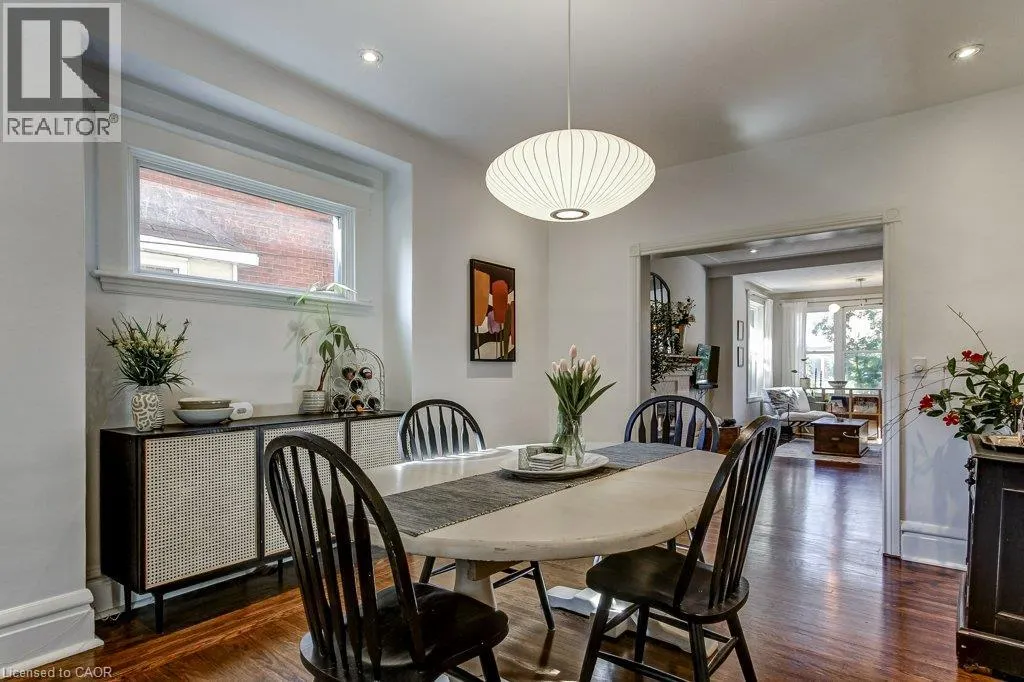 43 ROSSLYN Avenue S