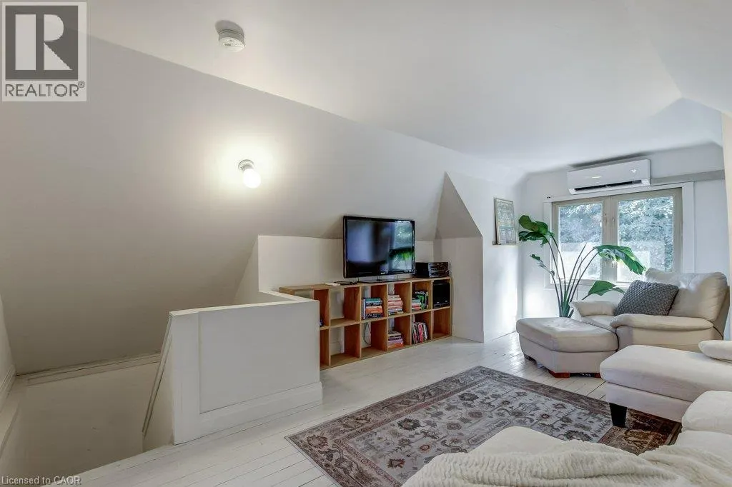 43 ROSSLYN Avenue S