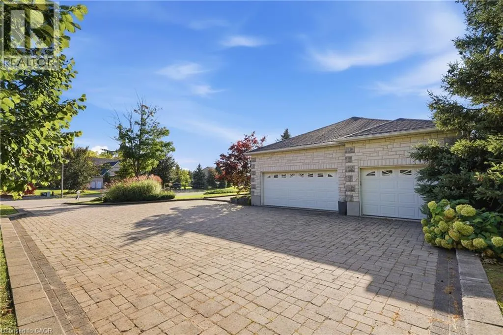 1194 HUNT CLUB Road