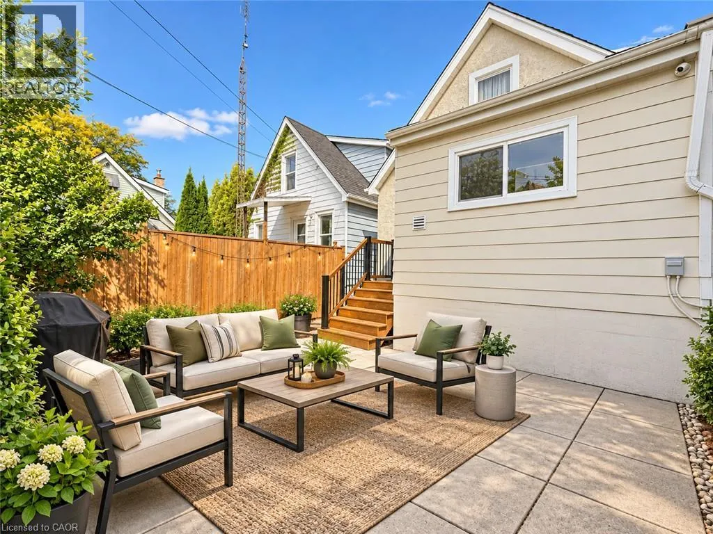 654 DUNSMURE Road