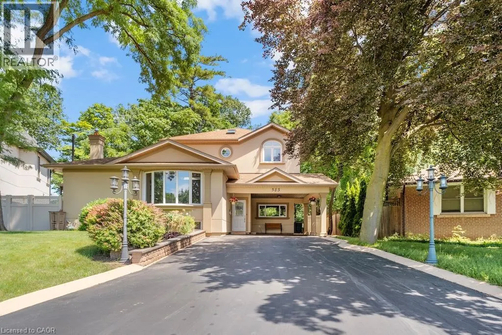 583 STEPHENS Crescent