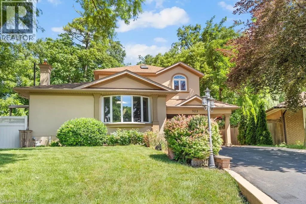 583 STEPHENS Crescent