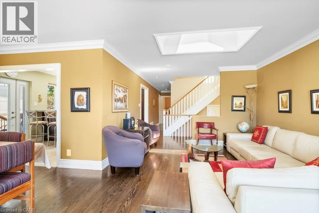 583 STEPHENS Crescent