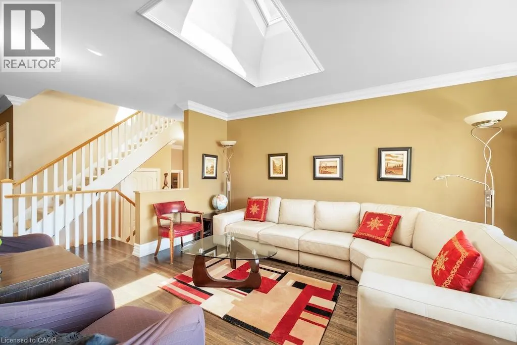 583 STEPHENS Crescent
