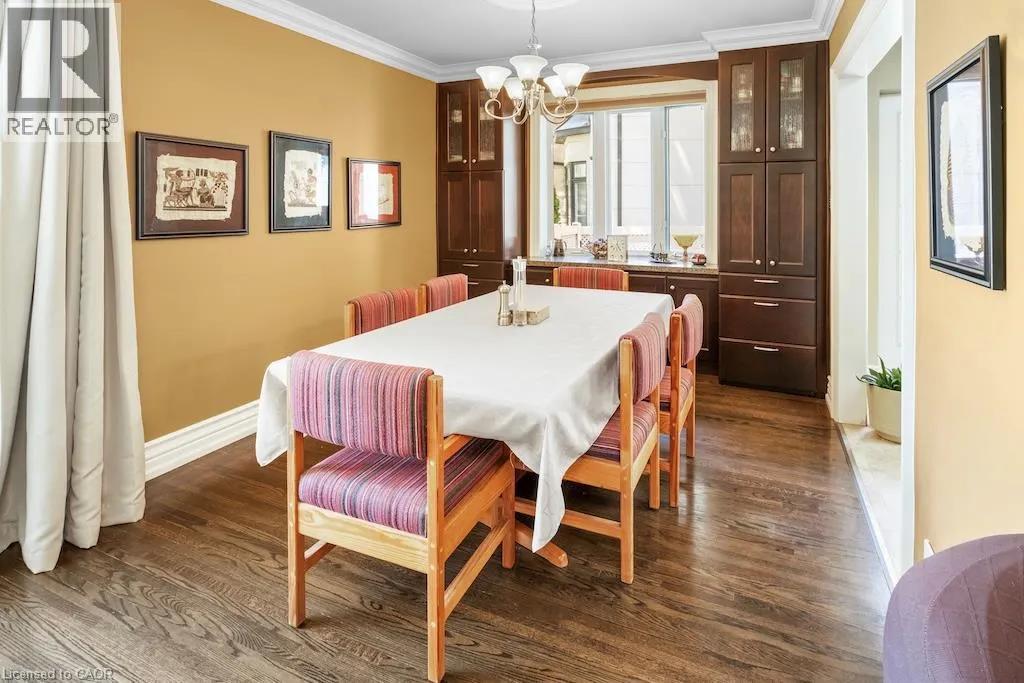 583 STEPHENS Crescent