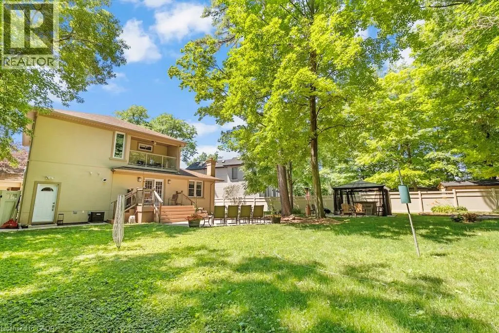 583 STEPHENS Crescent