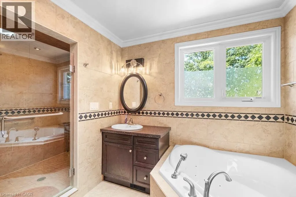 583 STEPHENS Crescent