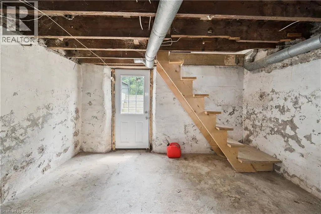 245 LOWTHER Street S
