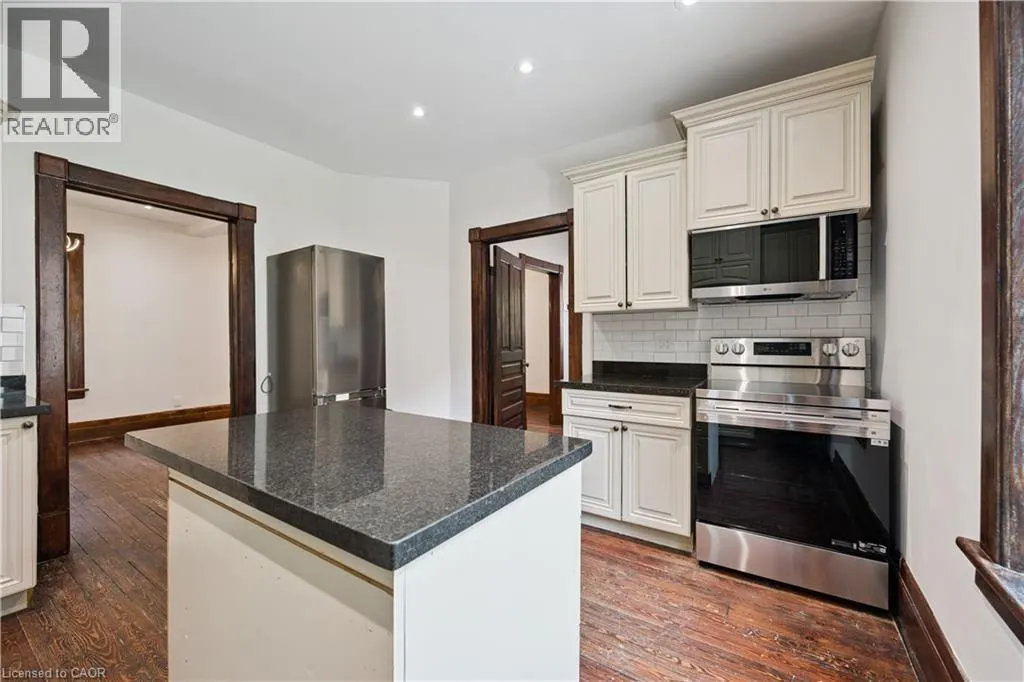 245 LOWTHER Street S