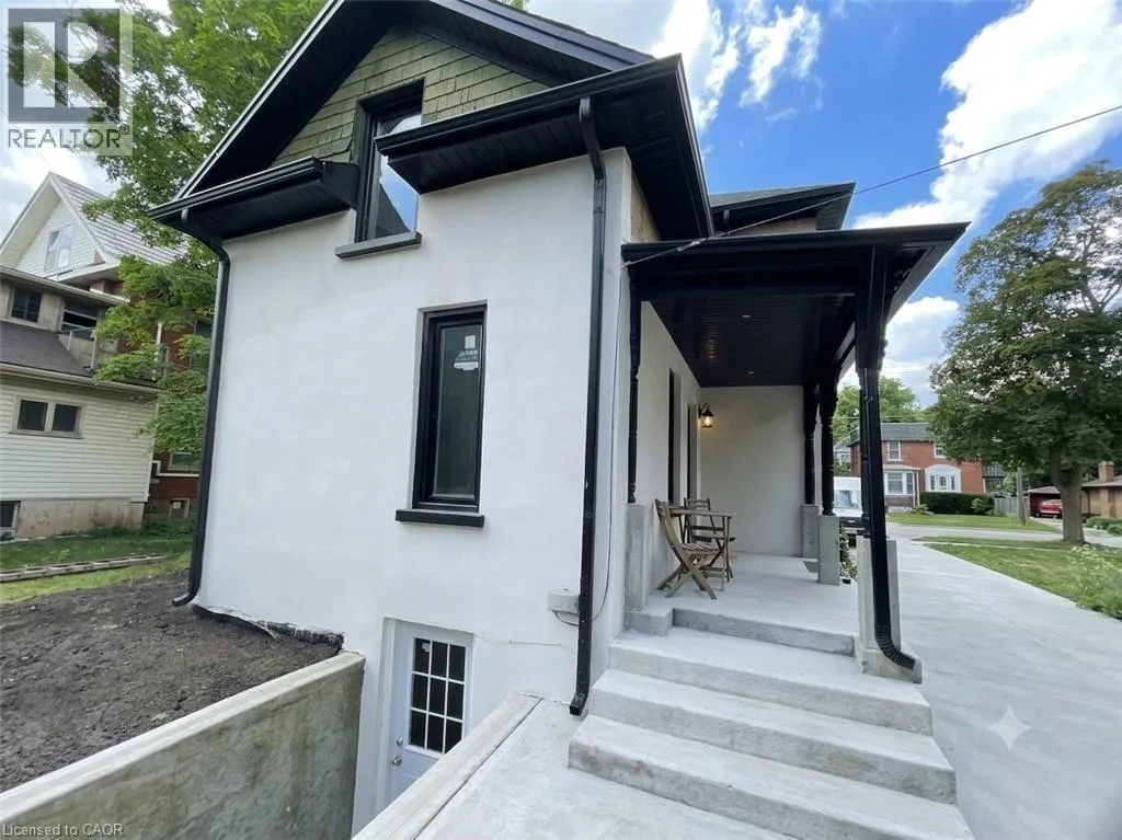245 LOWTHER Street S