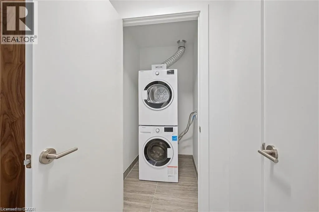25 WELLINGTON Street S Unit# 807 #807