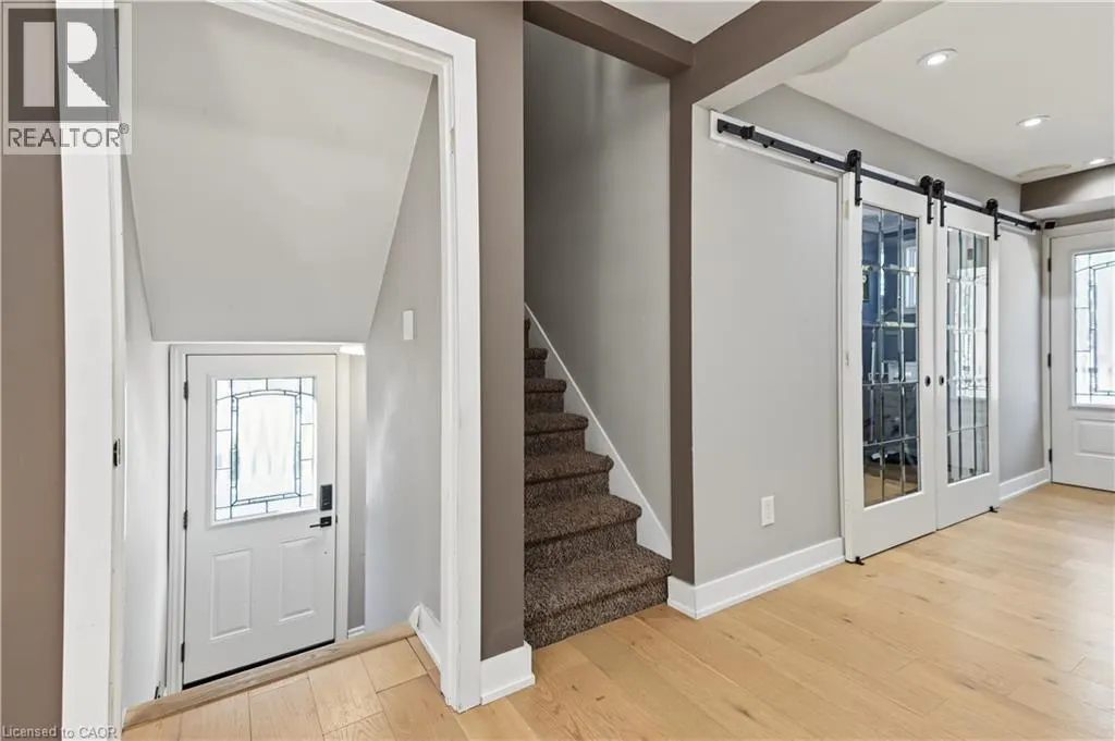 100 MONTROSE Avenue