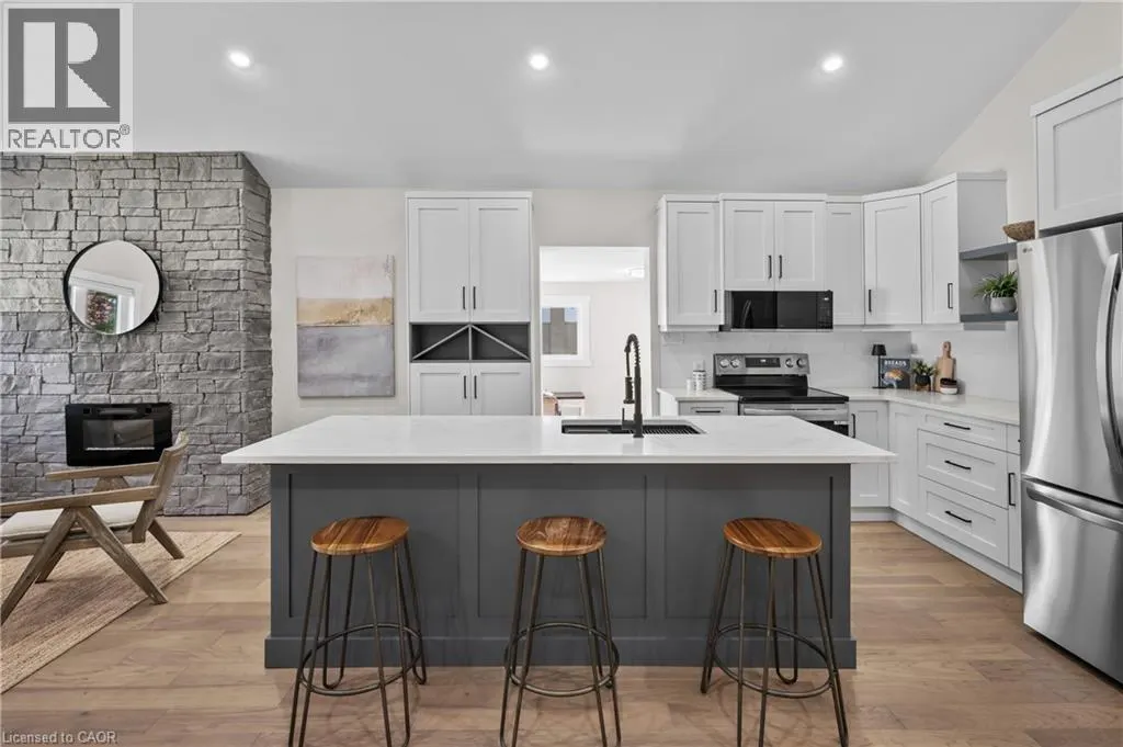 1041 SHEPHERD'S Drive