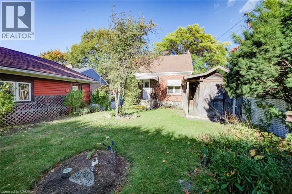 11 CRESTWOOD Avenue